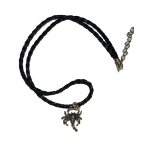 Pandantiv pe siret negru - Scorpion