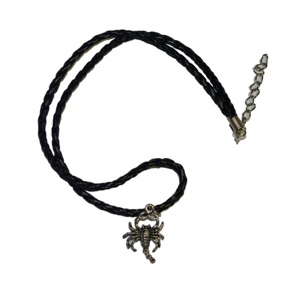 Pandantiv pe siret negru - Scorpion